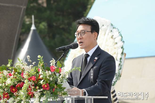 추념사를 하고 있는 김민석 국무총리