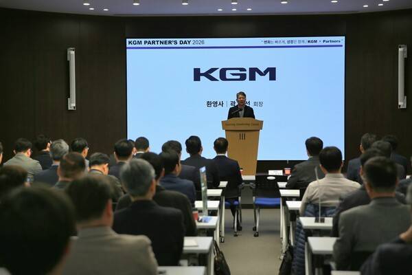곽재선 KGM 회장이&nbsp;KGM, 2026년 파트너스 데이에서 발언하는 모습 [출처=KGM]