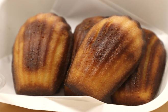 카페에 진열된 버터떡. /자생한방병원 제공