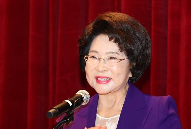 이길여 가천길재단 회장이 3월 25일 인천 남동구 가천대 길병원 암센터에서 열린 '가천 이길여 길' 명예도로명 지정 기념 제막식에서 인사말을 하고 있다. 사진=연합뉴스