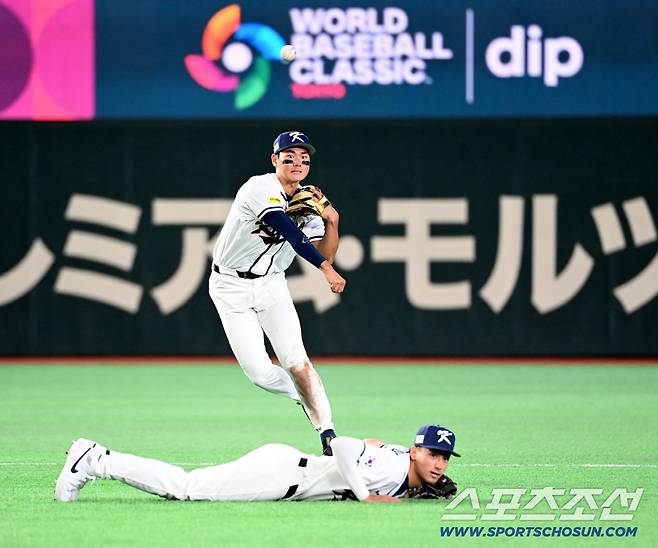 5일 일본 도쿄돔에서 열린 WBC(월드베이스볼클래식) 한국과 체코의 경기. 6회초 2사 1루 유격수 김주원이 프레아다의 땅볼타구를 잡아 1루로 던지고 있다. 도쿄(일본)=허상욱 기자wook@sportschosun.com/2026.03.05/