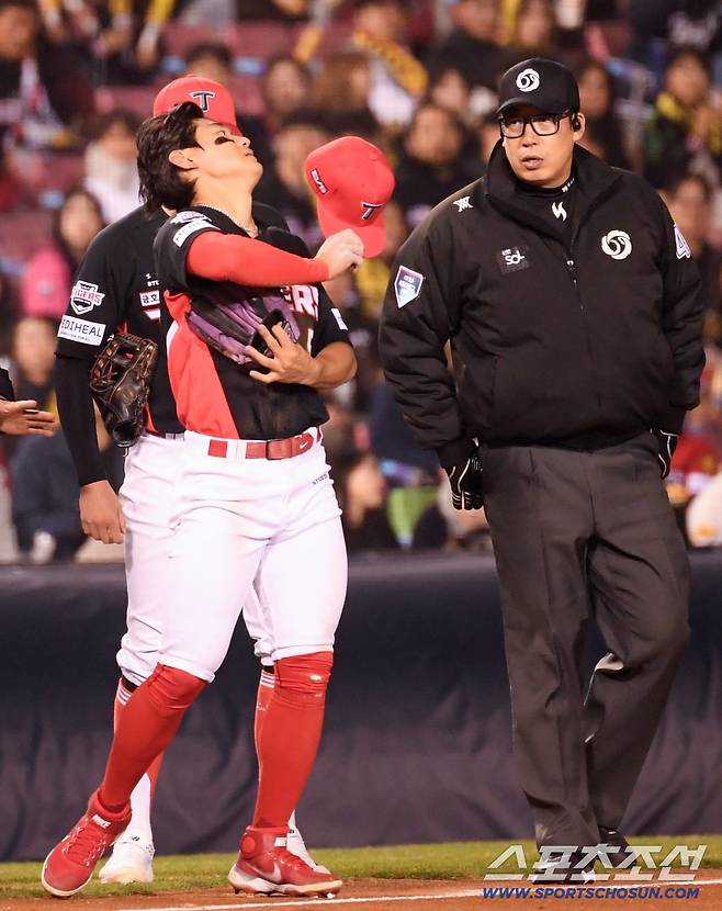 참고 뛰려던 김도영은 김규성과 결국 교체됐다.