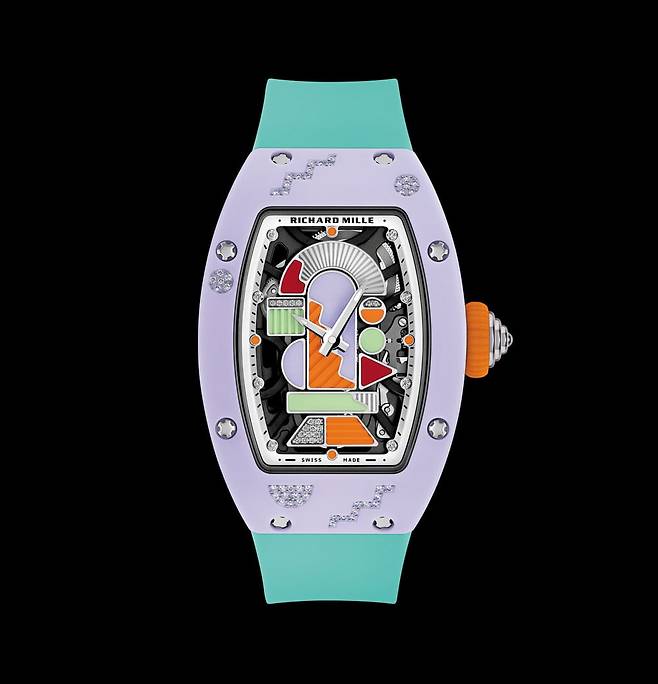 RM 07-01 컬러 세라믹. 고성능 세라믹 소재의 한계를 뛰어넘는 화사한 컬러감이 돋보인다.