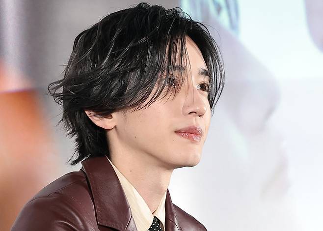 일본 배우 미치에다 슌스케(道枝駿佑)가 3일 서울 용산구 CGV용산아이파크몰에서 열린 영화 ‘네가 마지막으로 남긴 노래’ 기자 간담회에서 미소를 짓고 있다. /뉴스1