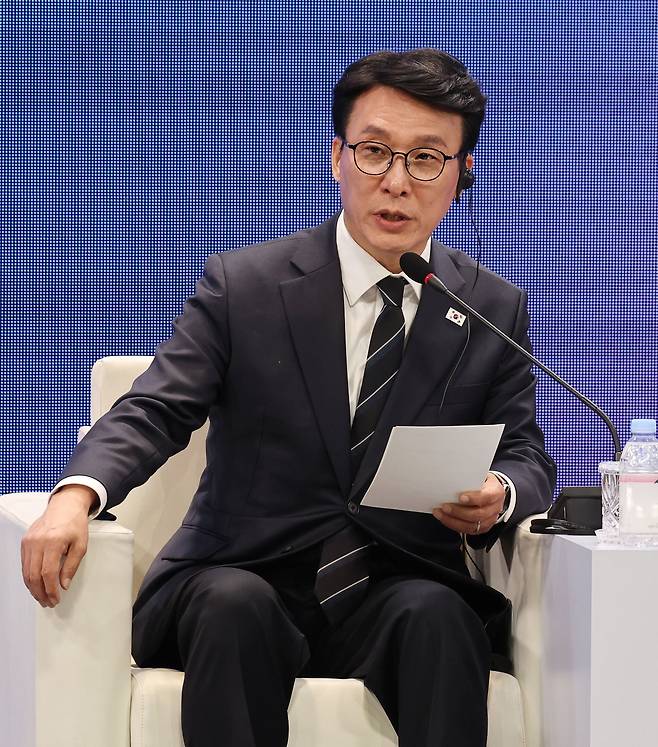 김민석 국무총리가 3일 저녁 서울 여의도 FKI컨퍼런스센터에서 열린 한·프랑스 경제계 미래 대화 폐회식에서 발언하고 있다. /뉴시스