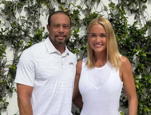 프로골퍼 타이거 우즈가 지난해 3월 새 연인 버네사 트럼프와 찍은 사진을 공개했다. 소셜미디어 갈무리