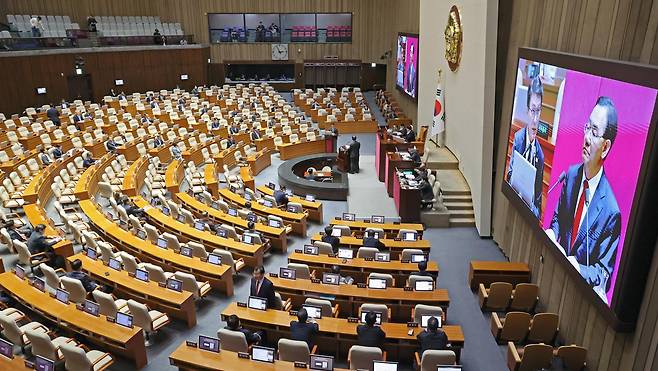 김민석 국무총리가 3일 오후 서울 여의도 국회 본회의장에서 열린 제434회국회(임시회) 제1차 본회의에서 주호영 국민의힘 의원의 정치·외교·통일·안보에 관한 질문에 답변하고 있다. 2026.04.03. 뉴시스