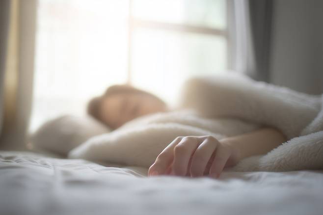 한밤중 깊이 잠들었다가 새벽에 깨어나는 현상이 자연스러운 현상이라는 전문가 의견이 나왔다. 사진=게티이미지
