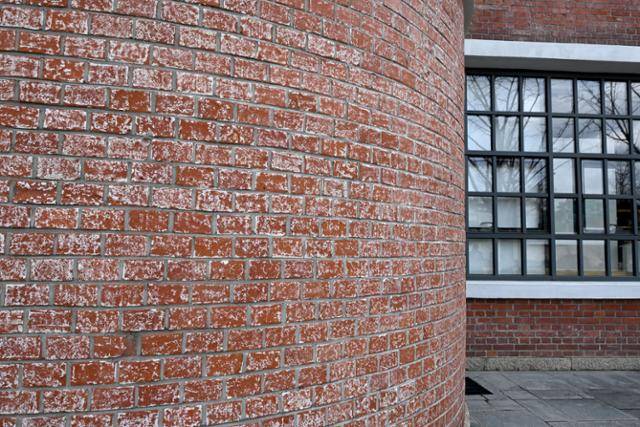 31일 서울 종로구 국립현대미술관의 옛 국군기무사령부 회벽 흔적. 박지연 인턴기자