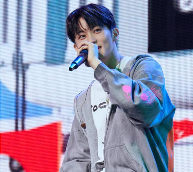 그룹 엔시티(NCT) 핵심 멤버로 팀을 이끌어왔던 마크가 SM엔터테인먼트를 떠난다. 이와 함께 마크는 모든 엔시티 활동도 종료한다. SM엔터테인먼트 제공