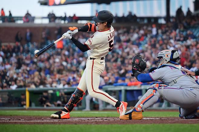 <yonhap photo-2825="">이정후(28·샌프란시스코 자이언츠)가 올 시즌 4번째 타점을 기록했다. Mandatory Credit: Robert Edwards-Imagn Images/2026-04-03 11:43:29/ <저작권자 ⓒ 1980~2026 ㈜연합뉴스. 무단 전재 재배포 금지, AI 학습 및 활용 금지></yonhap>