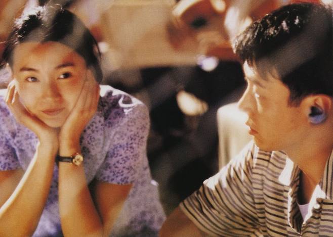 영화 '첨밀밀'은 각자의 꿈을 안고 중국 본토에서 홍콩으로 향한 두 남녀가 만남과 이별을 반복하며 이어가는 인연을 그렸다. 사진 워너브러더스 코리아