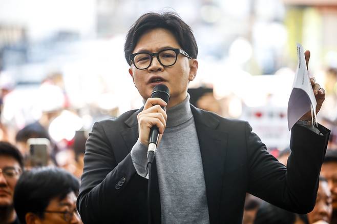 한동훈 전 국민의힘 대표가 지난달 22일 서울 동대문구 경동시장을 방문해 발언하고 있다. [공동취재단, 연합뉴스]