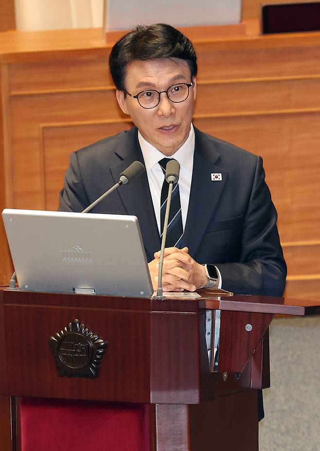 3일 국회에서 열린 정치·외교·통일·안보 분야 대정부질문에서 김민석 국무총리가 국민의힘 주호영 의원의 질문에 답하고 있다.[연합뉴스]