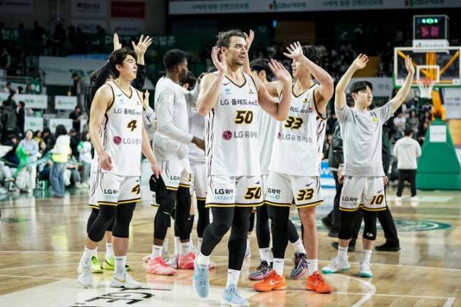 프로농구팀 창원 LG가 12년 만에 정규리그 정상에 올랐다. /사진=뉴시스(KBL제공)
