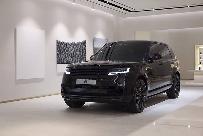 2일 서울 강남구 천일오토모빌 전시장의 레인지로버 ‘SV 블랙’ 모델 [레인지로버 제공]