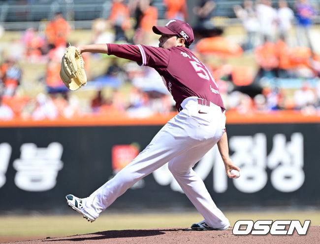 [OSEN=대전, 최규한 기자] 29일 대전 한화생명볼파크에서 ‘2026 신한 SOL KBO리그’ 한화 이글스와 키움 히어로즈의 경기가 열렸다.홈팀 한화는 왕옌청, 방문팀 키움은 하영민을 선발로 내세웠다. 1회말 키움 선발 하영민이 힘차게 공을 뿌리고 있다. 2025.03.29 / dreamer@osen.co.kr
