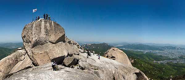 사람들 마음속에 서울 최고봉으로 자리 잡은 북한산 백운대.