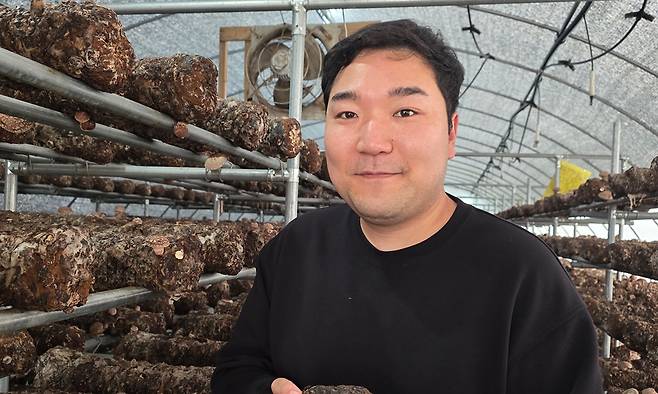 강원 강릉시 성산면에서 표고버섯을 재배하는 박용수(36)씨는 영농 초기 영농정착지원금의 도움으로 기반을 마련할 수 있었다. 박용수씨 제공