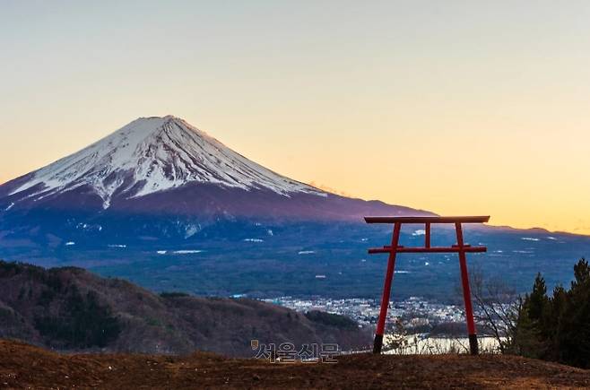 가와구치 아사마 신사의 요배소﻿ 모습. 후지산을 경배하는 장소다.