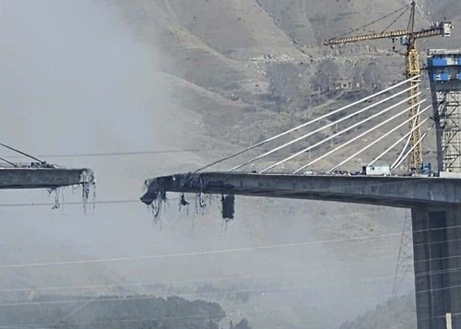 이란 테헤란 인근의 최대 교량인 B1이 미국과 이스라엘의 폭격으로 파괴된 모습. 엑스 캡처