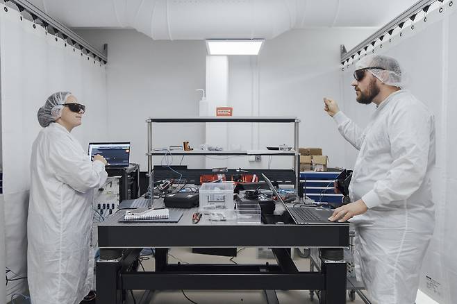 프랑스 양자기업 파스칼 엔지니어들이 9일(현지시간) 마시팔레조에 위치한 본사 연구소에서 양자 기술을 개발하고 있다. 사진제공=파스칼