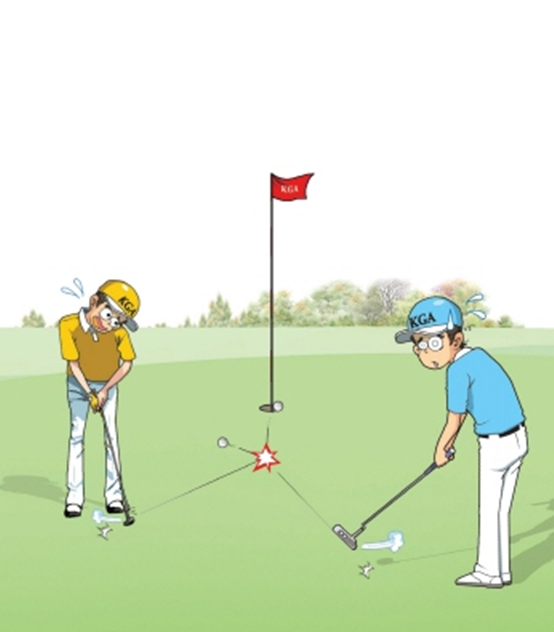 그린에서 서로 퍼팅한 볼이 우연히 부딪힌 경우 벌타는 없다. 해당 스트로크는 취소하고 원래 지점에서 다시 플레이를 해야 한다. 일러스트 제공=대한골프협회