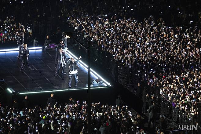 3월21일 토요일 저녁, 서울 광화문광장에서 방탄소년단(BTS)의 컴백 공연이 열렸다. ⓒ시사IN 이명익