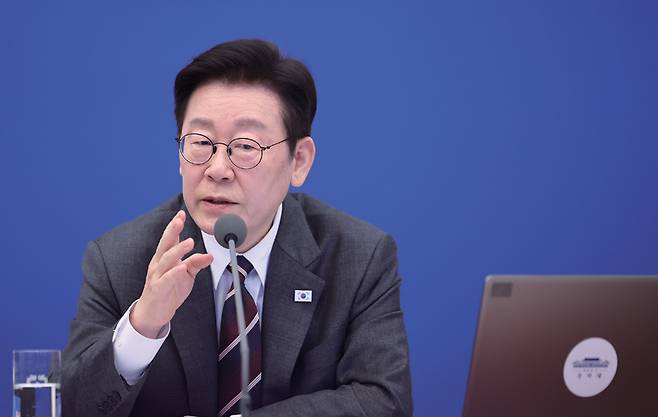 이재명 대통령이 2월3일 청와대에서 열린 국무회의에서 '다주택' 관련 발언을 하고 있다. ⓒ연합뉴스