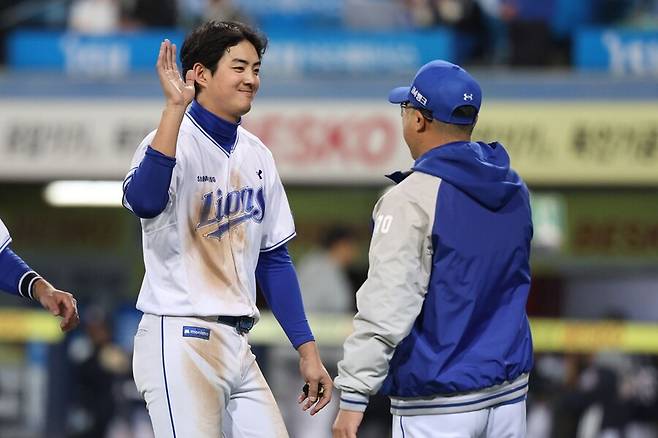 ▲ 왼쪽부터 구자욱, 박진만 감독 ⓒ삼성 라이온즈