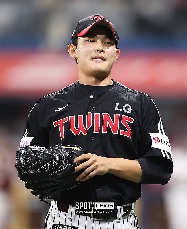 ▲ 김영우는 강력한 구위에도 불구하고 제구 문제로 타 구단이 지명하지 않았으나 LG는 김영우를 잘 조련해 지난해 대성공을 거뒀던 경험을 가지고 있다 ⓒ곽혜미 기자