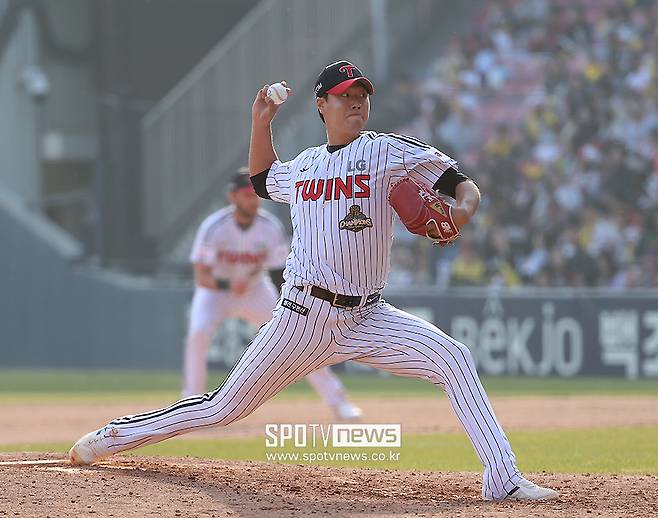 ▲ 염경엽 LG 감독은 박시원 또한 파이어볼러 선발로 성장할 수 있다는 기대감을 가지고 있다 ⓒ곽혜미 기자