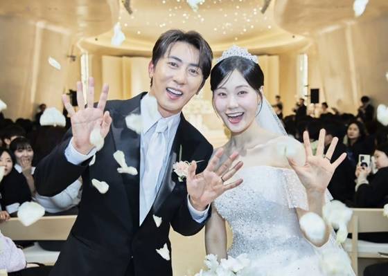 김원훈(왼쪽), 엄지윤/사진=김원훈 SNS