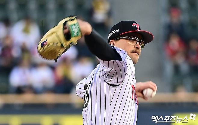 2일 오후 서울 송파구 잠실야구장에서 열린 '2026 신한 SOL Bank KBO리그' KIA 타이거즈와 LG 트윈스의 경기, 1회초 LG 선발투수 웰스가 역투하고 있다. 잠실, 박지영 기자
