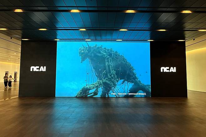AI 사용 창작물의 오프라인 미디어 월 전시 [NC AI 제공. 재판매 및 DB 금지]