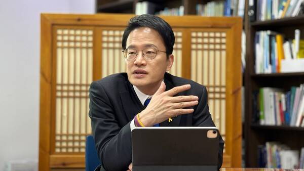 더불어민주당 서울시장 후보 경선에 출사표를 던진 박주민 의원이 3일 서울 여의도 국회의원회관에서 시민언론 민들레, 뉴탐사와 인터뷰를 하고 있다. 2026.4.3. 박주민 의원실 제공