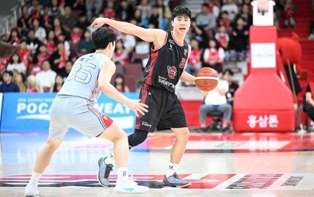 정관장 박지훈(오른쪽).(KBL 제공)