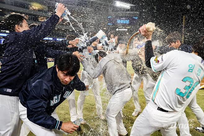 이호준 감독이 주입한 대로 2026년 시즌 초반부터 치고 나가고 있는 NC 다이노스. 사진제공=NC 다이노스