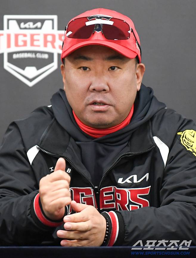 13일 광주 기아챔피언스필드에서 열린 KIA 타이거즈와 SSG 랜더스의 시범경기. KIA 이범호 감독이 인터뷰를 하고 있다. 광주=박재만 기자 pjm@sportschosun.com/2026.03.13/