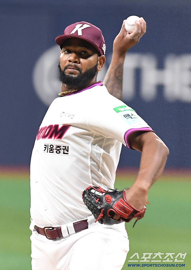 3일 고척돔에서 열린 KBO리그 키움과 LG의 경기. 선발 투구하고 있는 키움 알칸타라. 고척=송정헌 기자songs@sportschosun.com/2026.04.03/