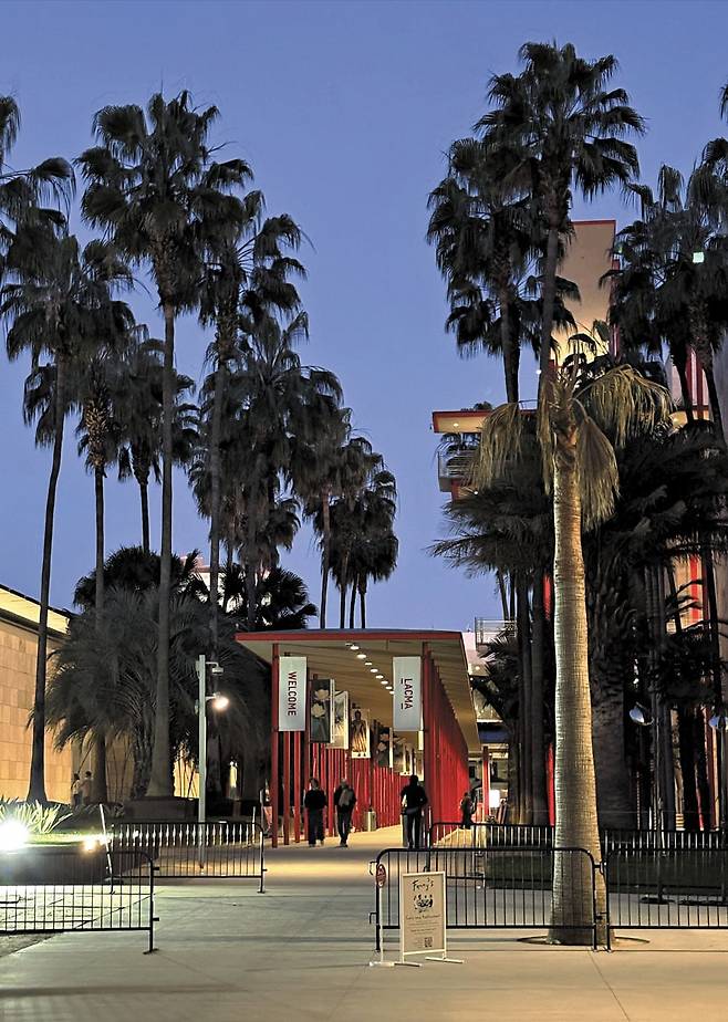 해질 무렵 LACMA 외관. /남정미 기자