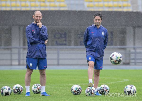 티아고 마이아 전력분석관(왼쪽), 주앙 아로소 수석코치(오른쪽). 서형권 기자