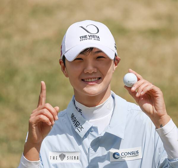 한국여자프로골프(KLPGA) 투어 2026시즌 '국내 개막전'인 신설 대회 더 시에나 오픈 3라운드에서 홀인원을 기록한 박성현 프로. 사진제공=KLPGA (사진을 무단으로 사용하지 마십시오.)