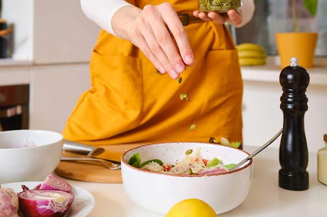 씨앗류에는 단백질과 섬유질이 모두 함유돼 아침에 챙겨 먹으면 혈당을 더디게 올리고 포만감을 오래 유지한다/사진=클립아트코리아