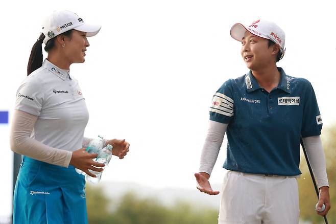 김효주(오른쪽)와 윤이나. AFP=연합뉴스