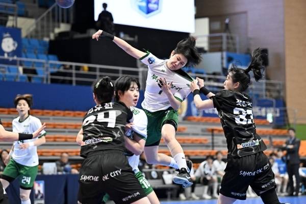 사진 부산시설공단 신진미의 점프슛