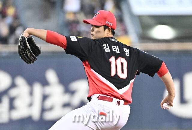 2일 오후 서울 잠실야구장에서 진행된 '2026 KBO리그' LG트윈스와 KIA타이거즈의 경기. 기아 김태형이 선발등판해 역투하고 있다./마이데일리