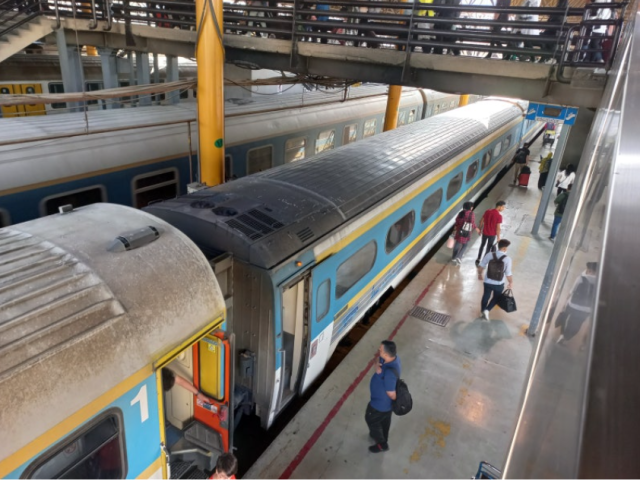 ▲테헤란역에 승강장에 서있는 구 새마을호 객차. ⓒ햄스터의 역사, 철도, 여행 네이버 블로그 제공