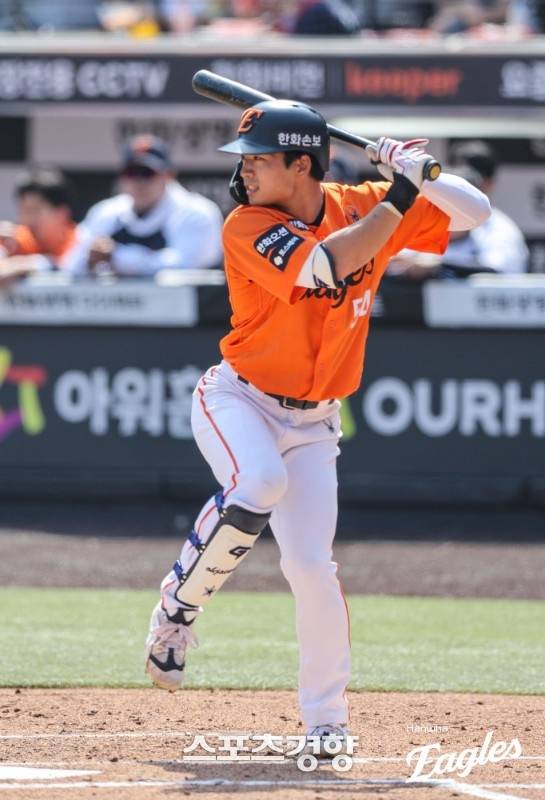 한화 신인 오재원이 타격하고 있다. 한화이글스 제공