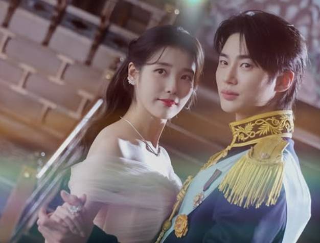 /사진=아이유 공식 계정